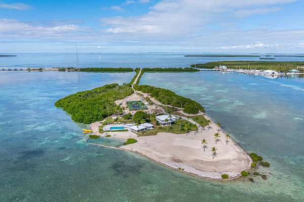 15.8 Acres of Land with Home for Sale in Upper Matecumbe Key, Florida