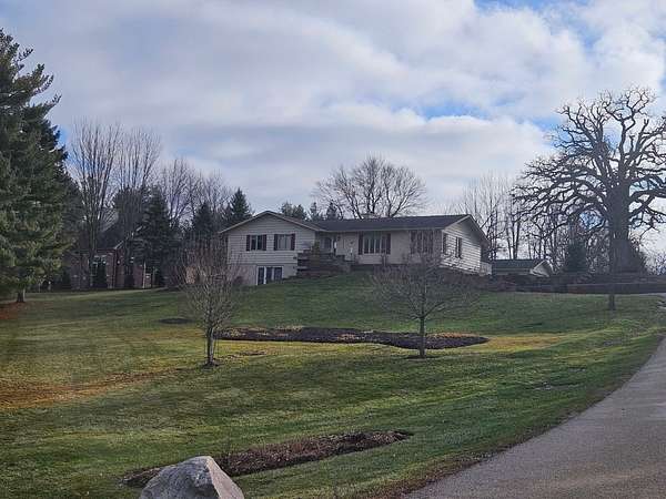 1.5 Acres of Residential Land with Home for Sale in Dundee Township, Illinois