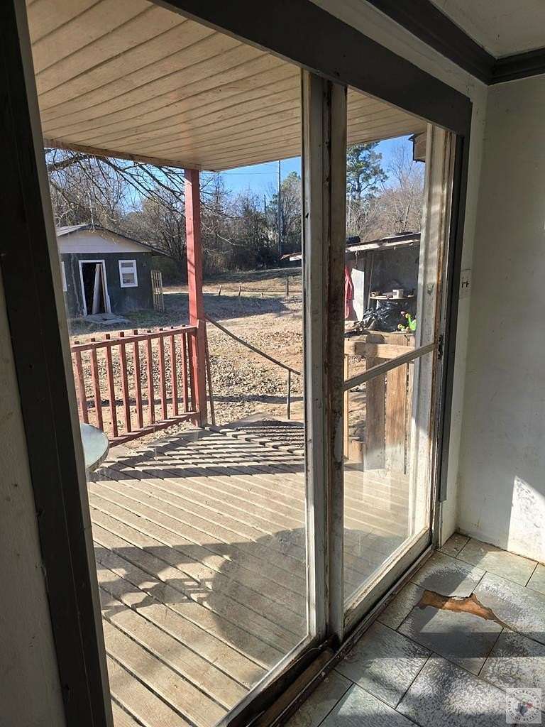 3.68 Acres of Land with Home for Sale in Texarkana, Arkansas