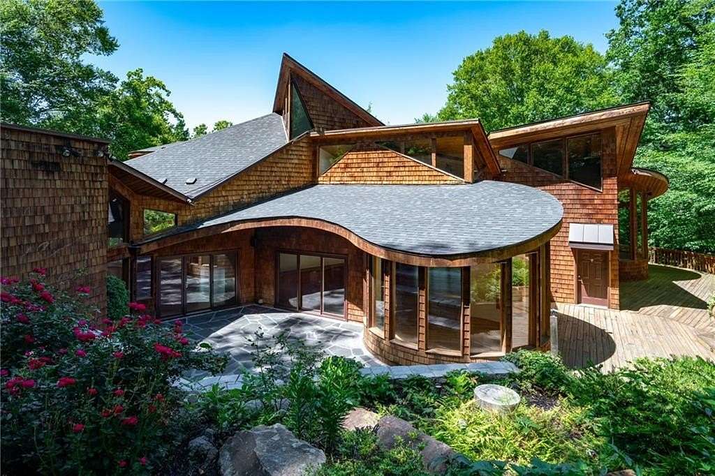 3.49 Acres of Residential Land with Home for Sale in Atlanta, Georgia