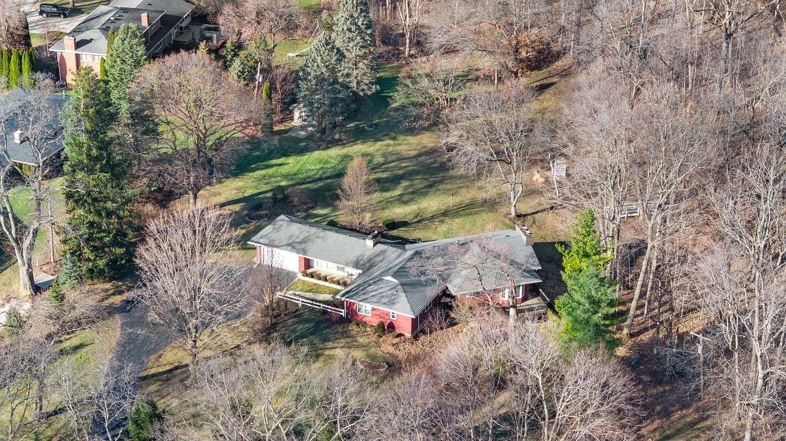 2 Acres of Residential Land with Home for Sale in Rockford, Illinois