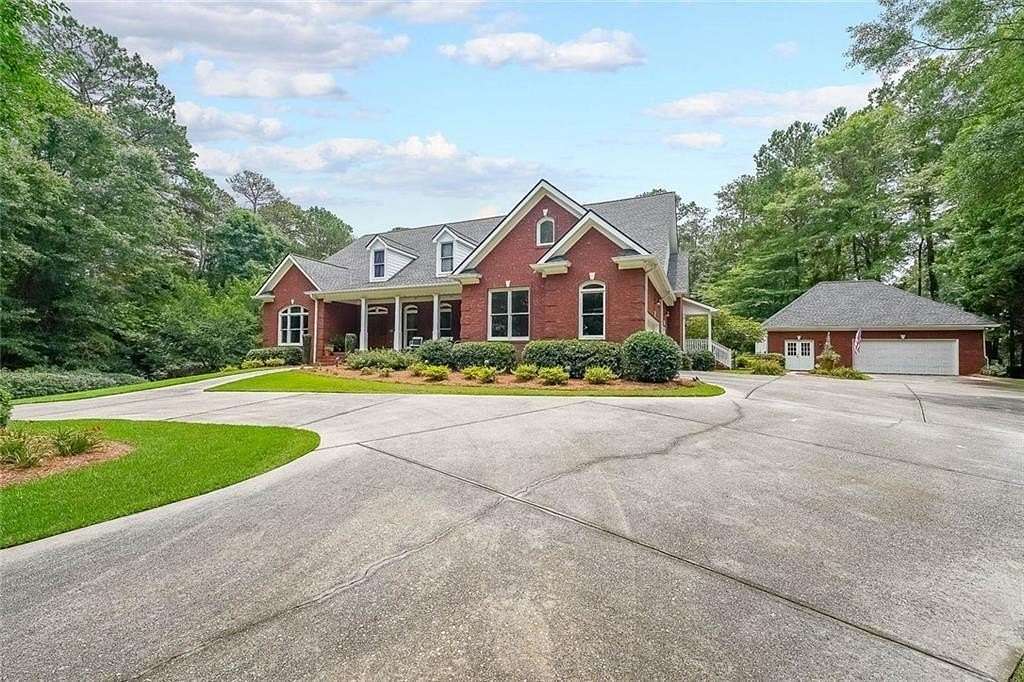 7.27 Acres of Residential Land with Home for Sale in Loganville, Georgia