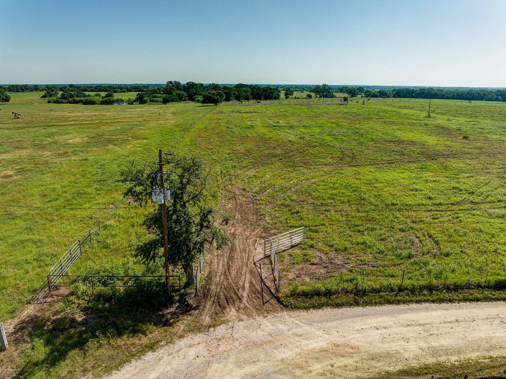 11 Acres of Land for Sale in Kingsbury, Texas