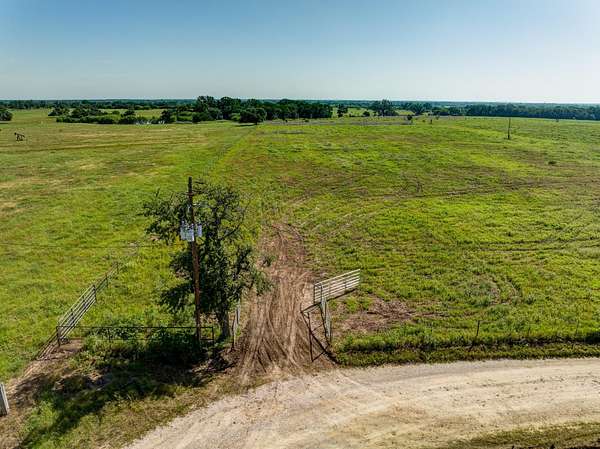 11 Acres of Land for Sale in Kingsbury, Texas