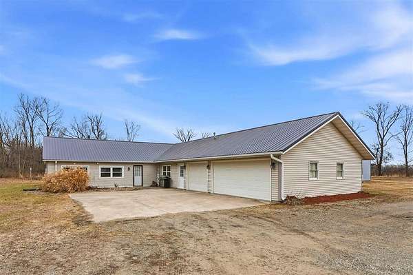 5 Acres of Land with Home for Sale in Columbus City Township, Iowa