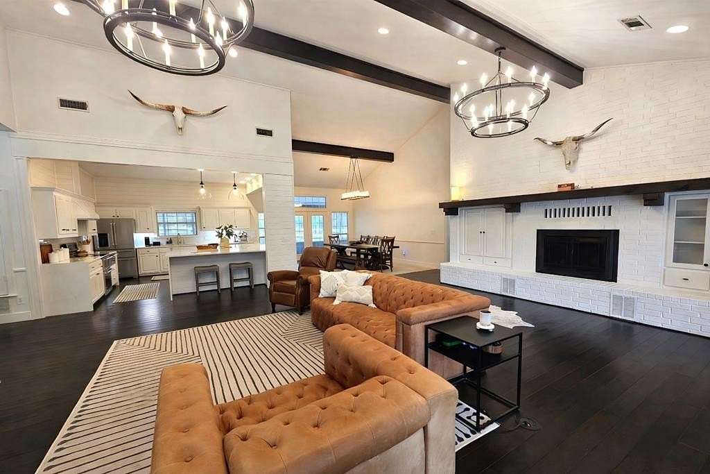 38 Acres of Agricultural Land with Home for Sale in Palestine, Texas