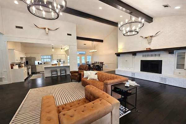 38 Acres of Agricultural Land with Home for Sale in Palestine, Texas