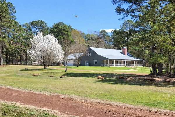 38 Acres of Agricultural Land with Home for Sale in Palestine, Texas