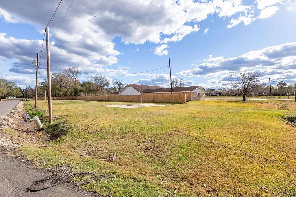 0.52 Acres of Mixed-Use Land for Sale in Huntington, Texas