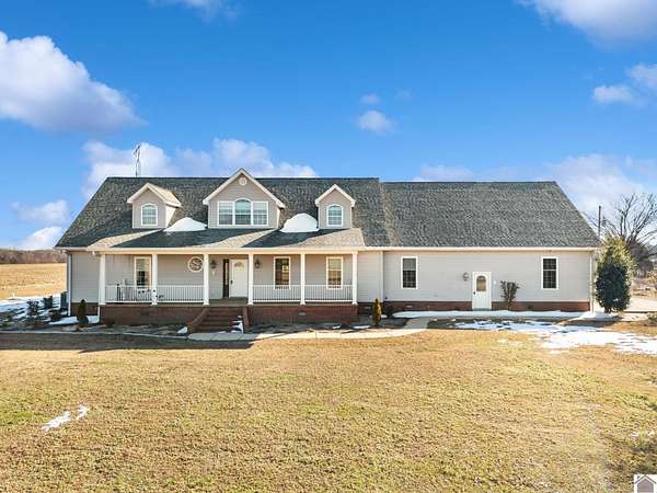 3.46 Acres of Residential Land with Home for Sale in Mayfield, Kentucky