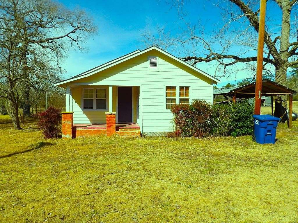 20 Acres of Recreational Land with Home for Sale in Crockett, Texas