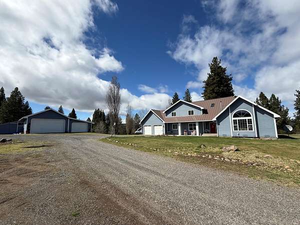 20 Acres of Agricultural Land with Home for Sale in Chiloquin, Oregon