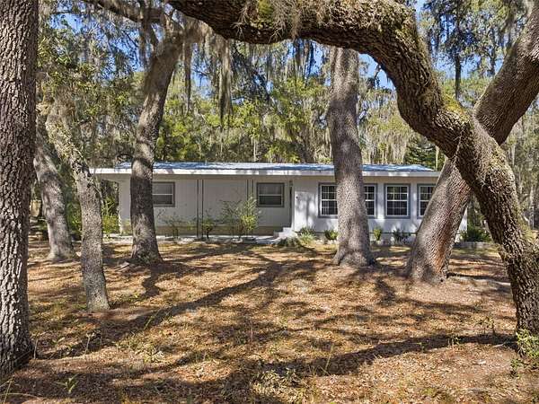 2.75 Acres of Land with Home for Sale in Melrose, Florida