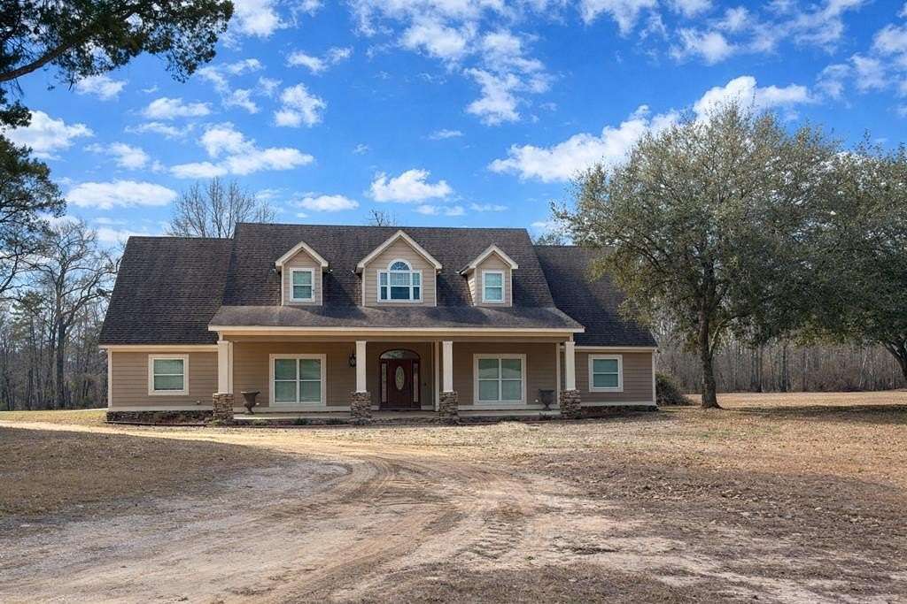 3 Acres of Residential Land with Home for Sale in Abbeville, Alabama