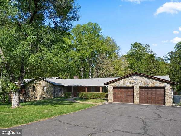 7 Acres of Improved Mixed-Use Land for Sale in Clifton, Virginia