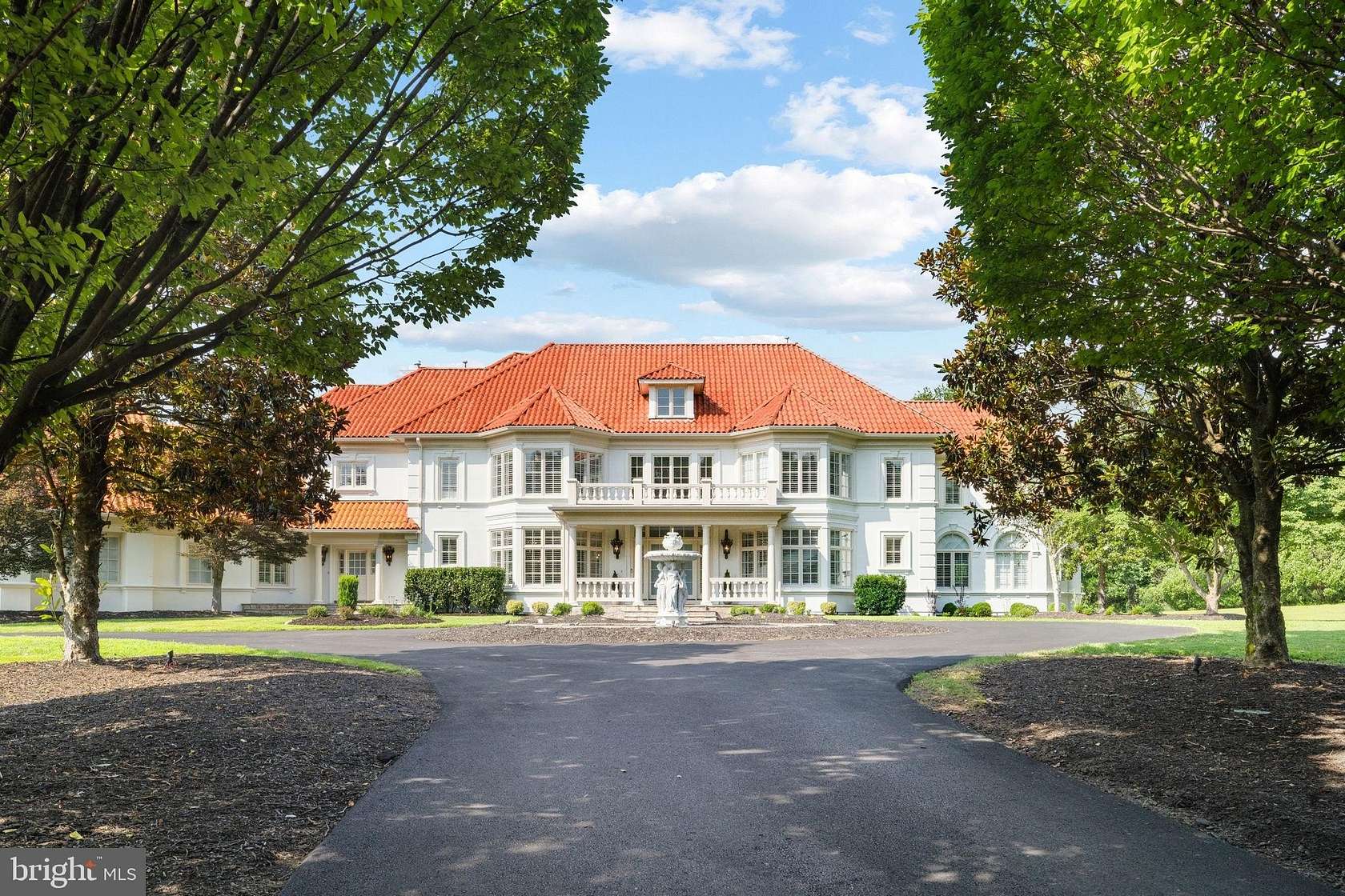 5.53 Acres of Residential Land with Home for Sale in Great Falls, Virginia