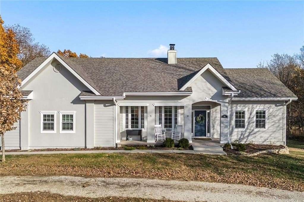 4.66 Acres of Residential Land with Home for Sale in Sibley, Missouri