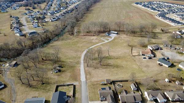 8.76 Acres of Residential Land with Home for Sale in Hopkinsville, Kentucky