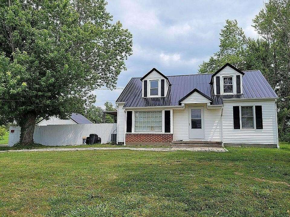 2 Acres of Residential Land with Home for Sale in Waco, Kentucky