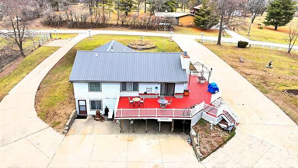 2.59 Acres of Residential Land with Home for Sale in Indianola, Iowa