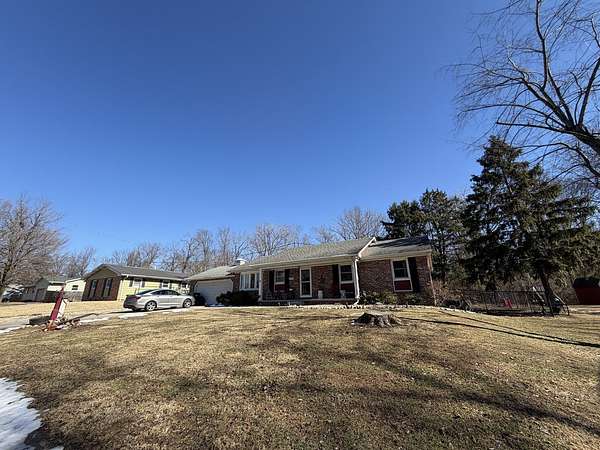 6.83 Acres of Residential Land with Home for Sale in Decatur, Illinois