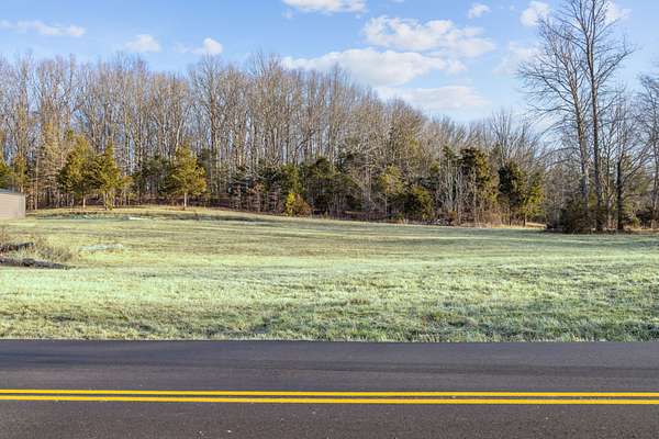 2.76 Acres of Residential Land for Sale in Westmoreland, Tennessee