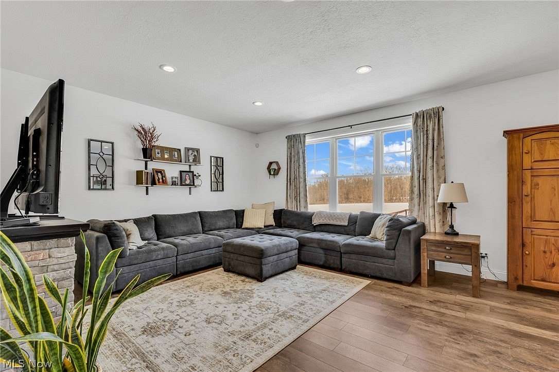 8 Acres of Residential Land with Home for Sale in Mansfield, Ohio