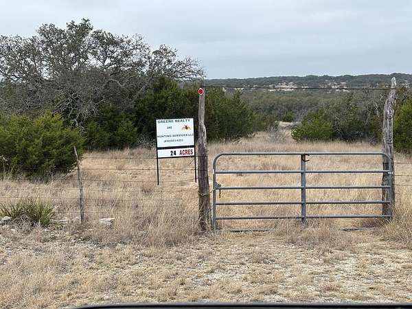 24 Acres of Agricultural Land for Sale in Rocksprings, Texas