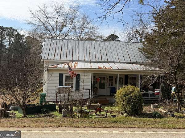 4.66 Acres of Residential Land with Home for Sale in Hillsboro, Georgia