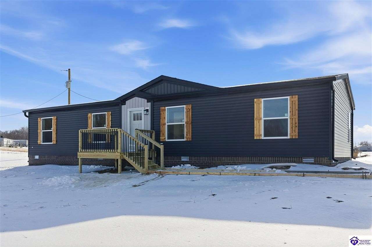 1.52 Acres of Residential Land with Home for Sale in Vine Grove, Kentucky