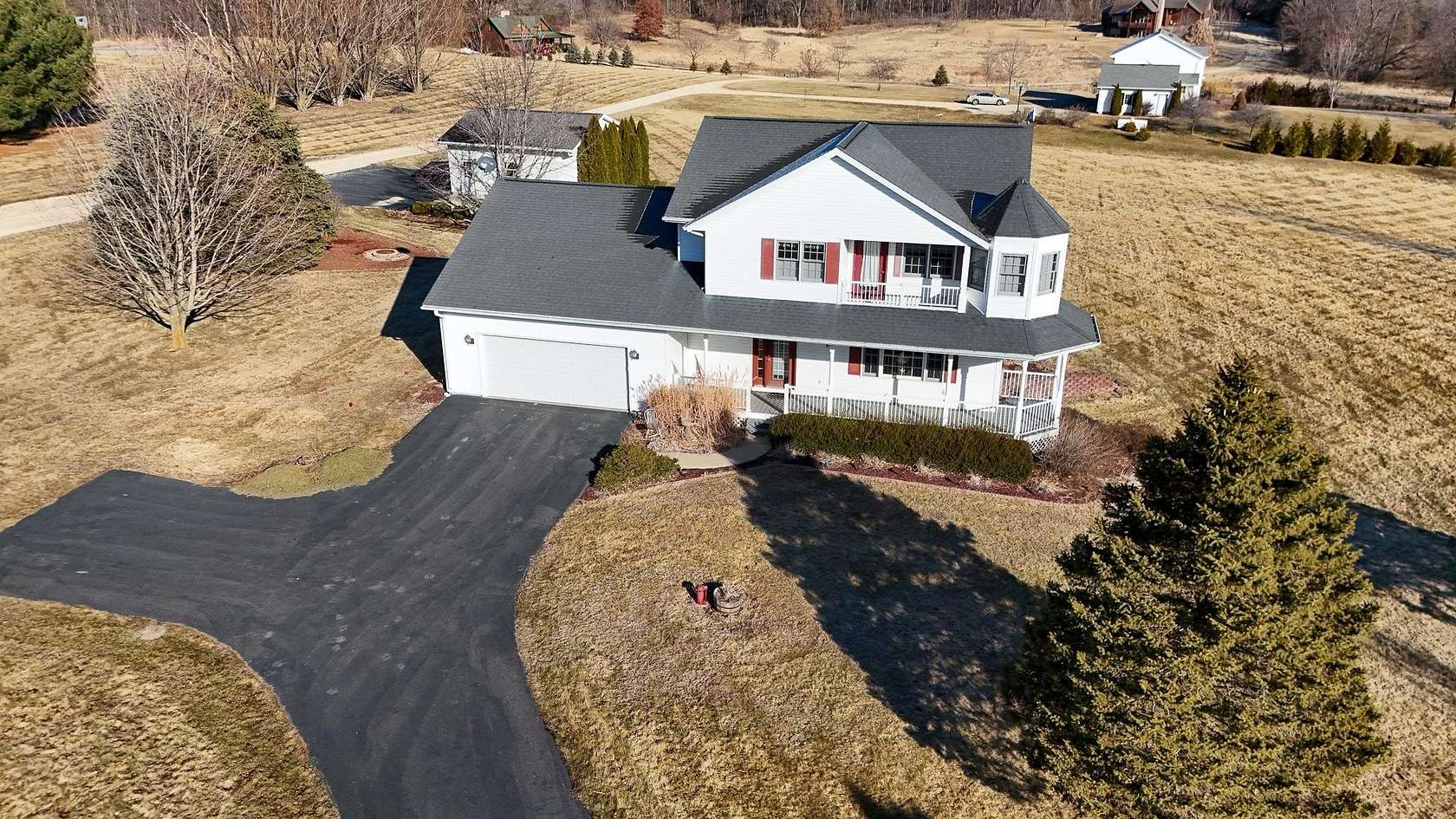 2.52 Acres of Residential Land with Home for Sale in Dixon, Illinois