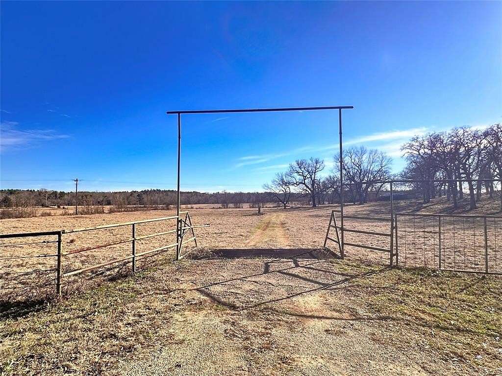 16.7 Acres of Land for Sale in LaRue, Texas