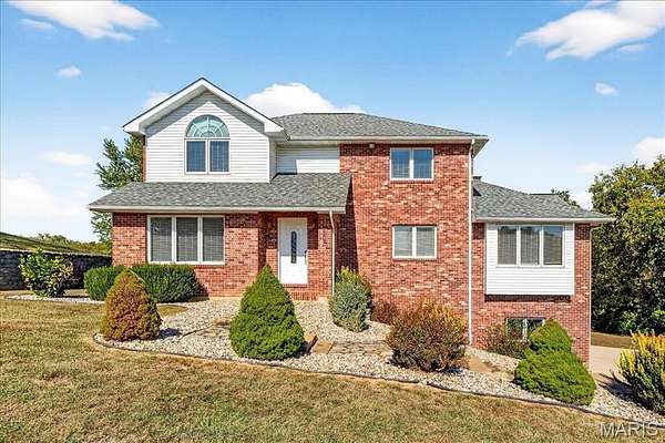 2.78 Acres of Residential Land with Home for Sale in Columbia, Illinois