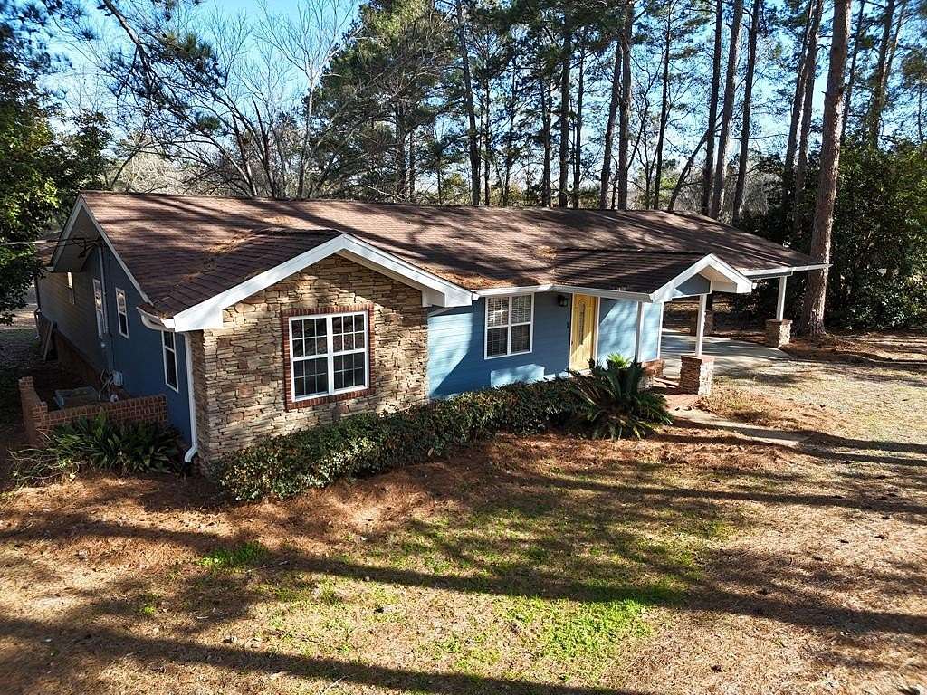 5 Acres of Residential Land with Home for Sale in Thomasville, Georgia