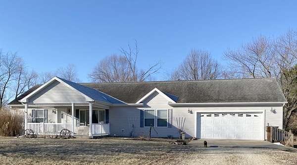 2.25 Acres of Residential Land with Home for Sale in Custer Park, Illinois