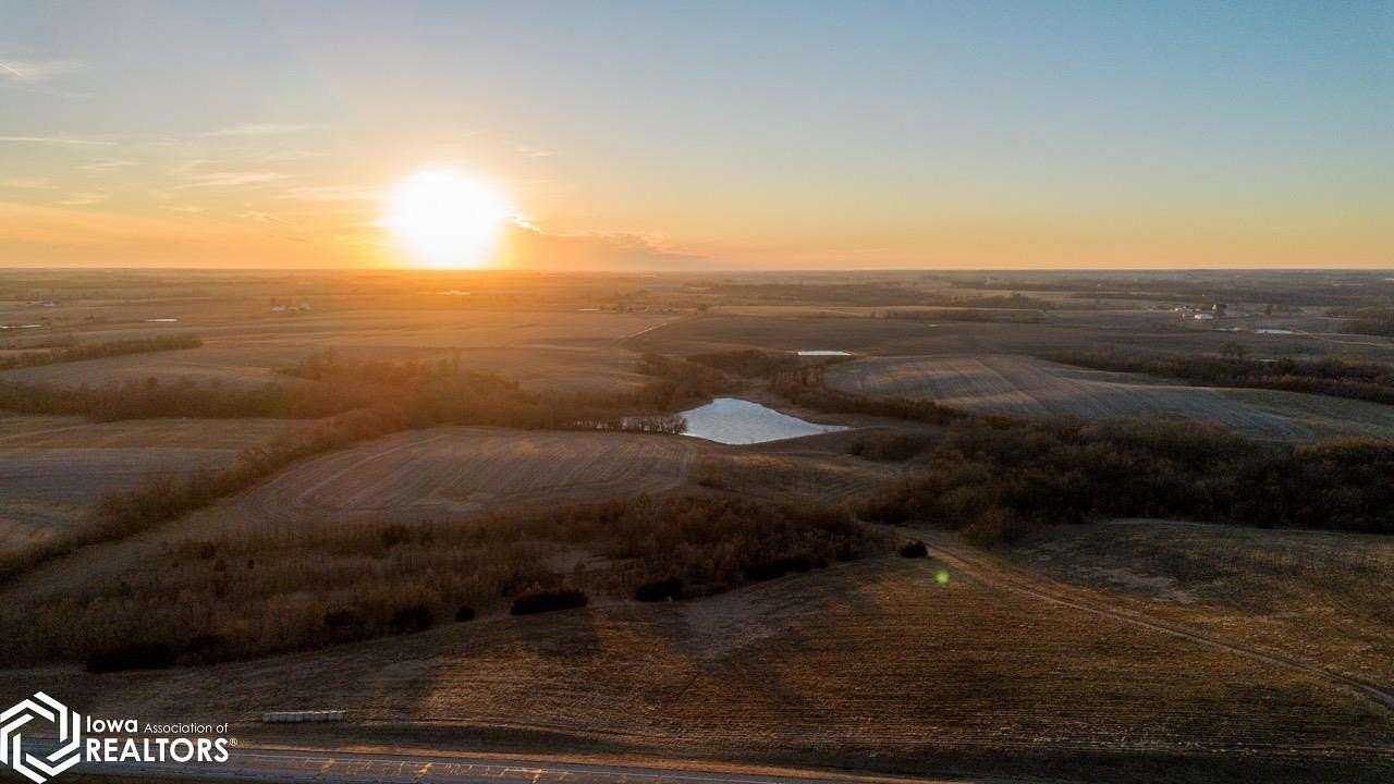 162 Acres of Land for Sale in Bloomfield, Iowa