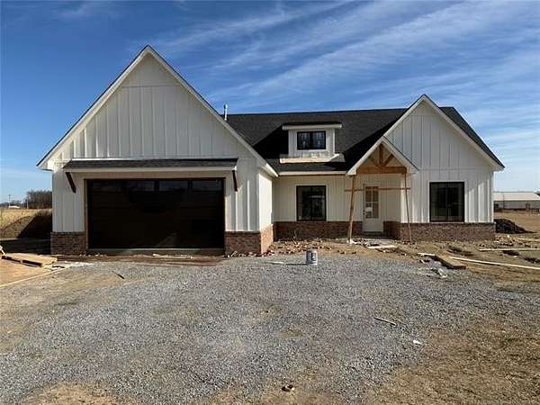 1.5 Acres of Residential Land with Home for Sale in Pryor, Oklahoma