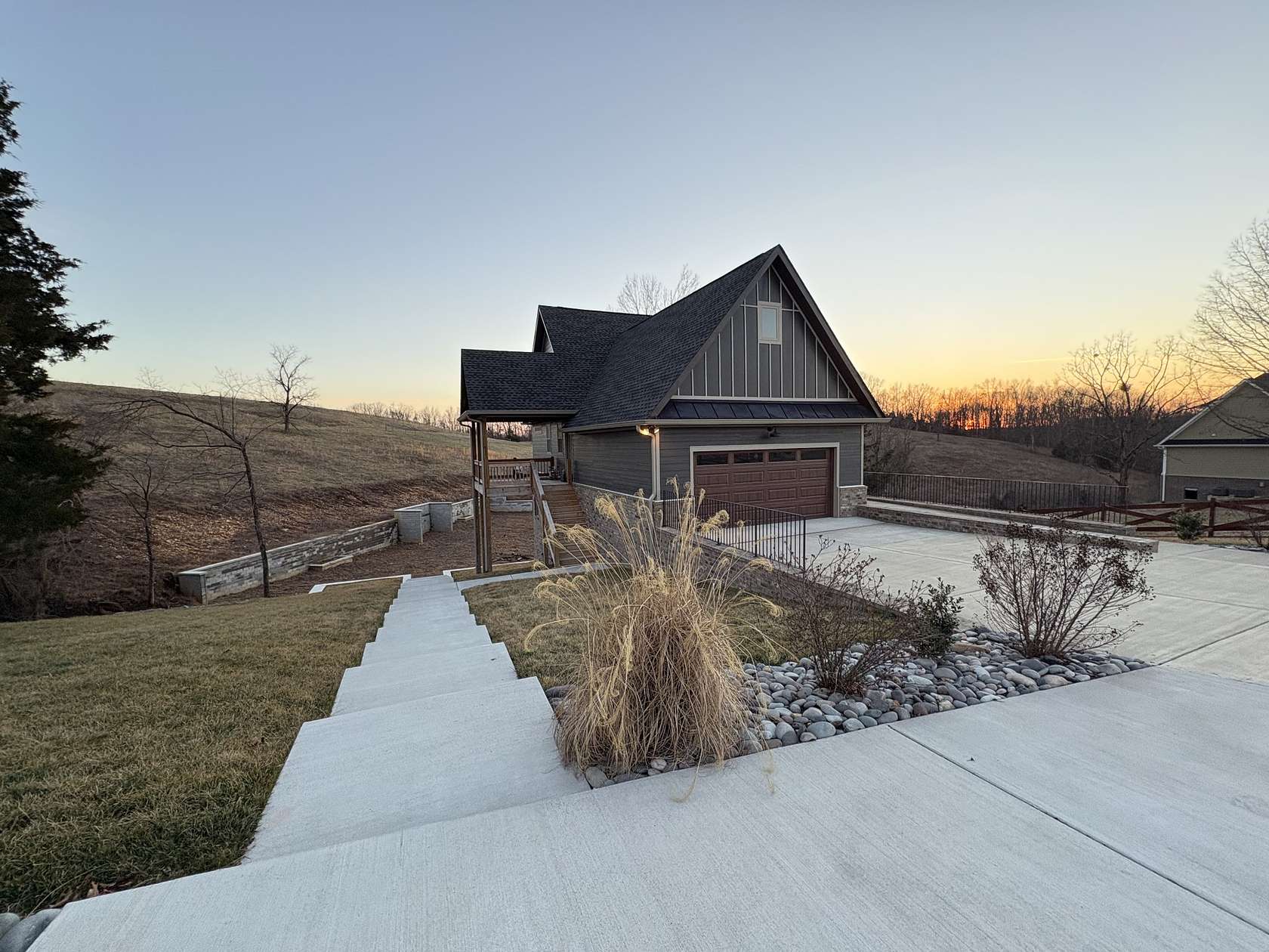 1.77 Acres of Residential Land with Home for Sale in Westmoreland, Tennessee