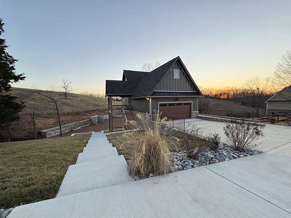 1.77 Acres of Residential Land with Home for Sale in Westmoreland, Tennessee