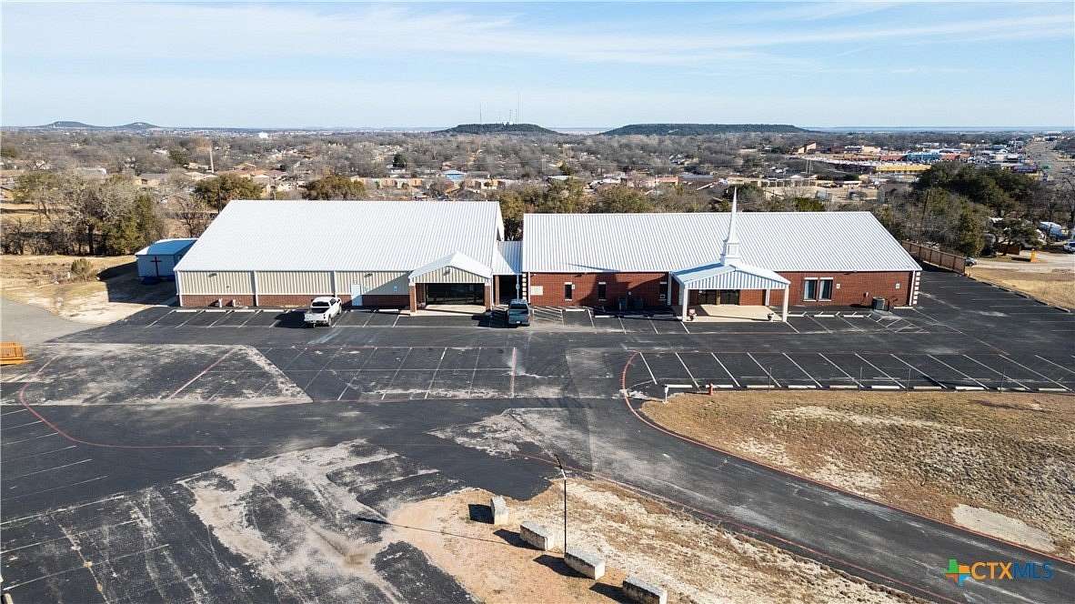 8.89 Acres of Improved Commercial Land for Sale in Copperas Cove, Texas