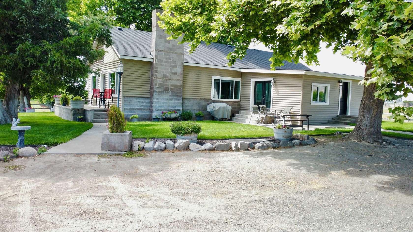 16 Acres of Land with Home for Sale in Sunnyside, Washington