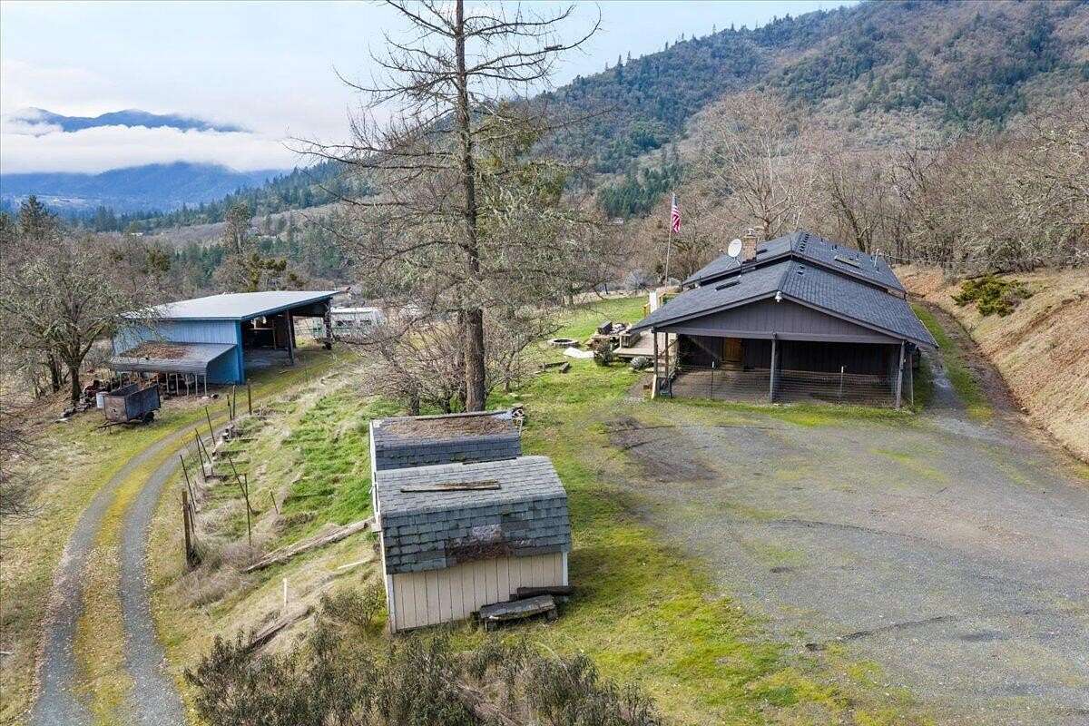 5.17 Acres of Residential Land with Home for Sale in Grants Pass, Oregon