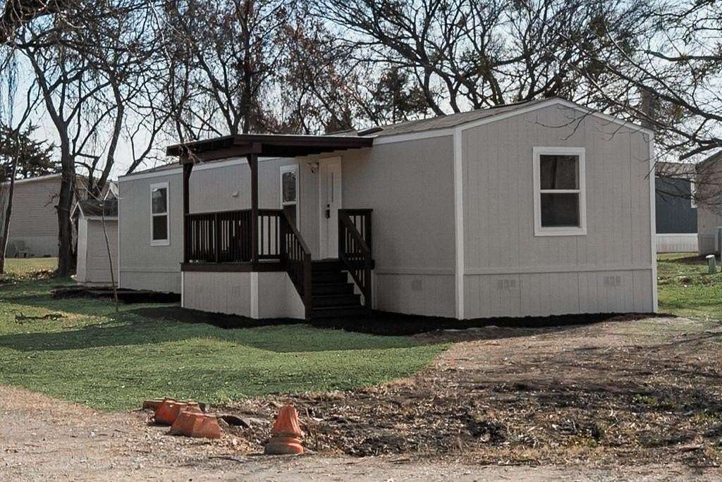 1.76 Acres of Land with Home for Sale in Knollwood, Texas