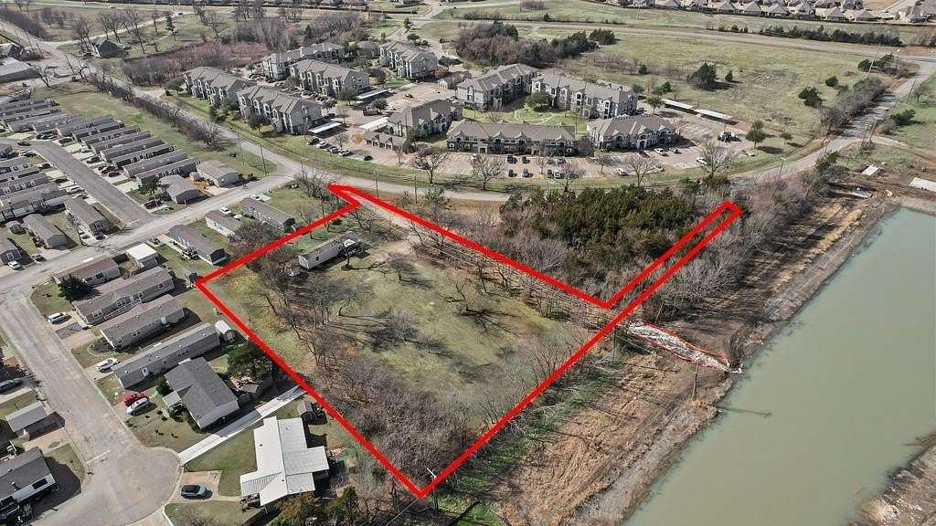 1.76 Acres of Land with Home for Sale in Knollwood, Texas