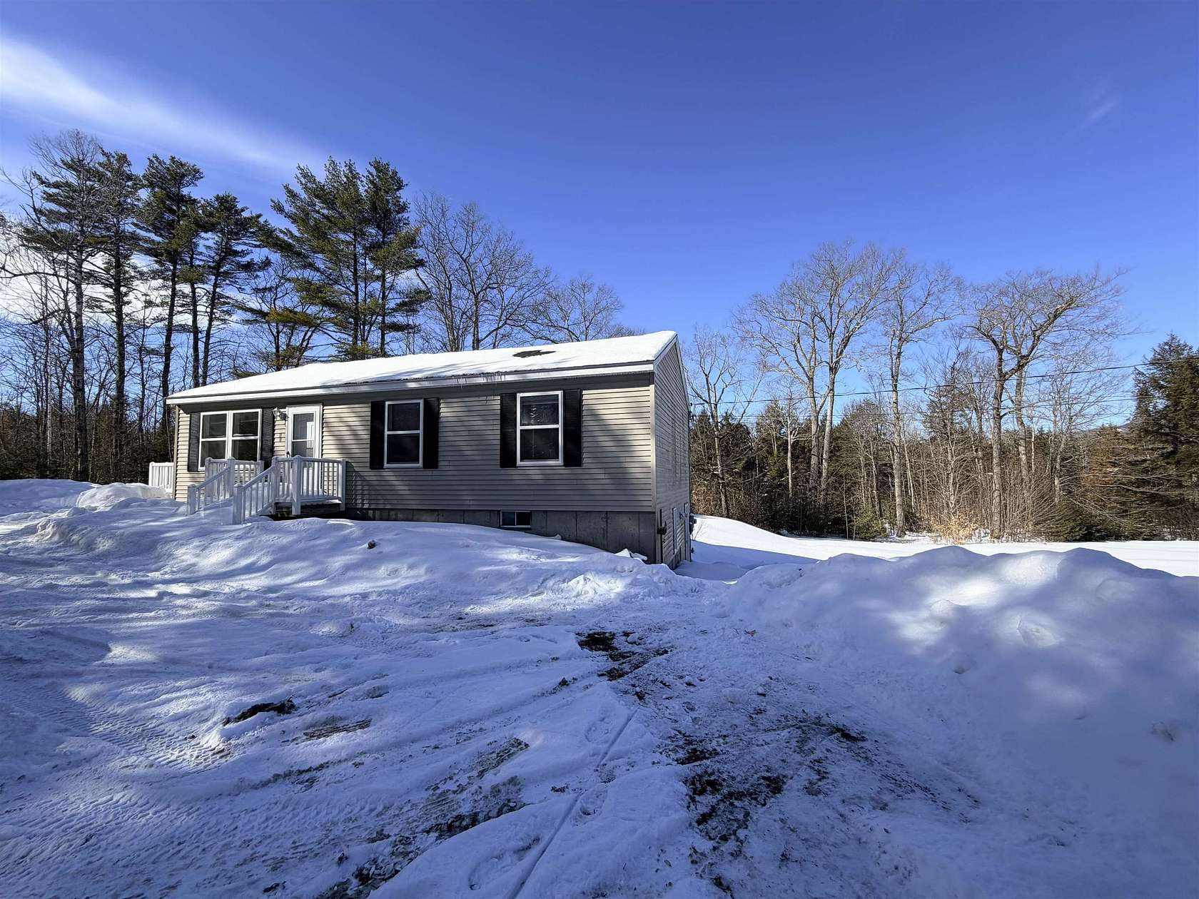 20 Acres of Land with Home for Lease in Tuftonboro, New Hampshire