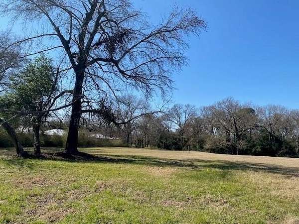 2.35 Acres of Land for Sale in Athens, Texas