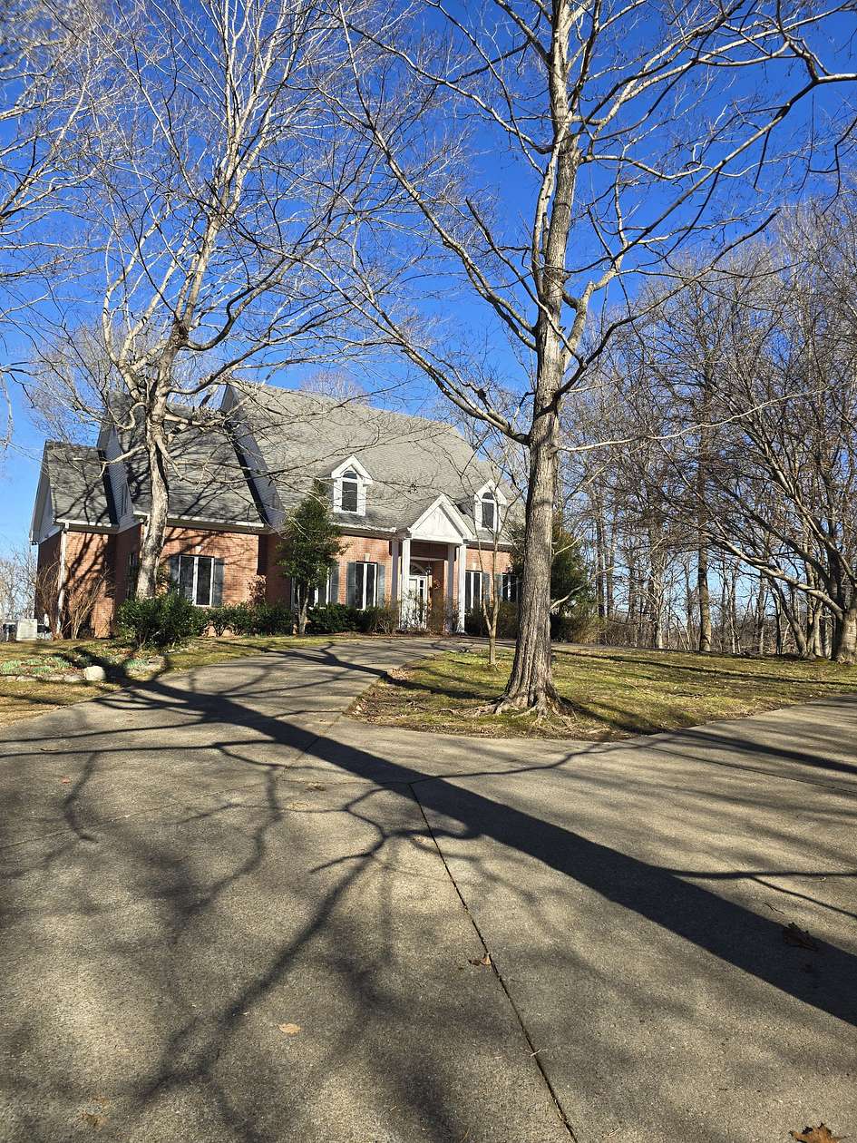 11.2 Acres of Land with Home for Sale in Kingston Springs, Tennessee