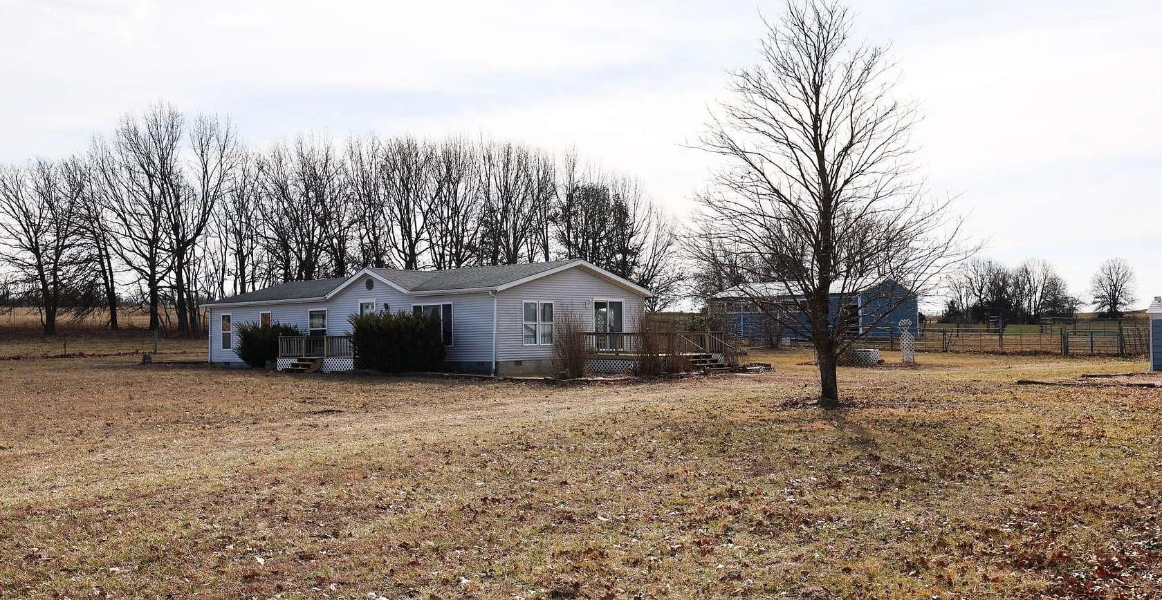 10 Acres of Improved Agricultural Land for Sale in Stotts City, Missouri