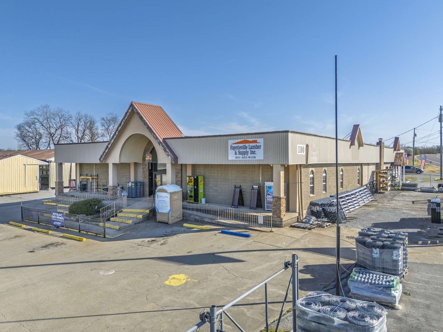 3.28 Acres of Improved Commercial Land for Sale in Fayetteville, Tennessee