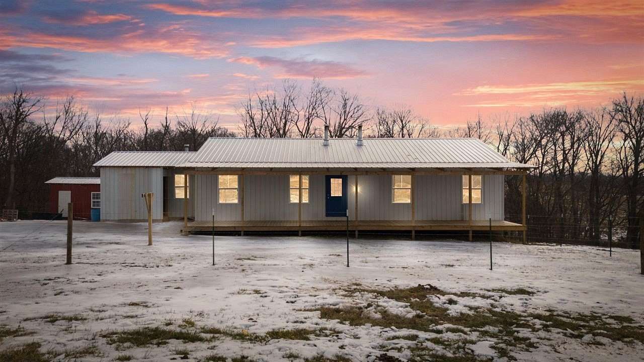 20 Acres of Land with Home for Sale in Glasgow, Kentucky